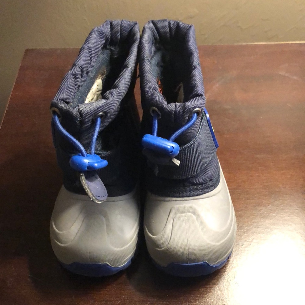 Snow boots